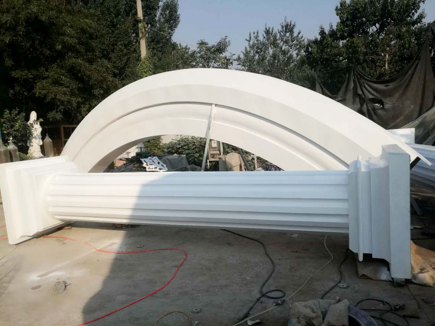 不銹鋼婚慶花柱及拱門雕塑完工(組圖)