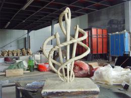 hj1715 不銹鋼雕塑-針線之魅 小稿_青島國際服裝城不銹鋼雕塑、石雕、玻璃鋼雕塑_濱州宏景雕塑有限公司